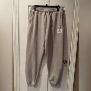 Jordan Essentials Women’s Light Iron Ore/Sail Fleece Sweatpants, DD7001-012